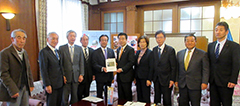 県道大野木志賀谷長浜線拡幅改修期成同盟会、長浜市北部横断幹線道路整備促進期成同盟会の皆様からのご要望を受領2