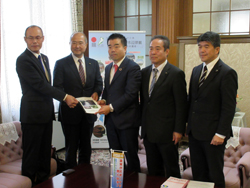 鴨川水系河川改修事業促進協議会および安曇川水系治山治水事業促進協議会の皆様と面会1