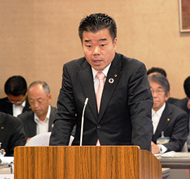 決算特別委員会の総括的質疑