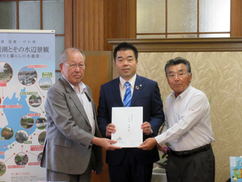 滋賀県のJAグループおよび農政連盟の皆様方から農業施策と予算に対する要望をお受け