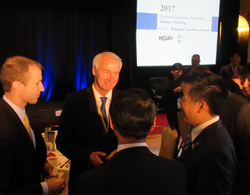 全米知事会議にて意見を交わす1