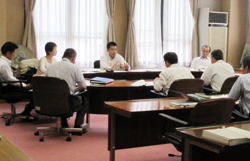 庁内にて答弁協議