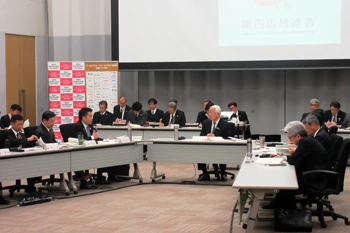関西広域連合委員会に出席