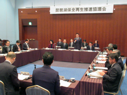 琵琶湖保全再生推進協議会で意見を交わす様子