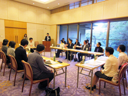 県政モニターの皆さんと意見交換会を実施