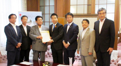市長会、町村会の方々との記念撮影