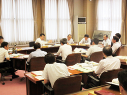 企業庁および商工観光労働部と協議する様子