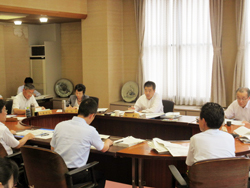 総合政策部、総務部、警察本部、午後に農政水産部、県民生活部と協議