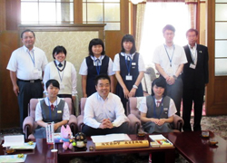 北海道根室市中学生との記念撮影