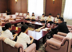県立膳所高等学校かるた班の選手の皆さんとの対話