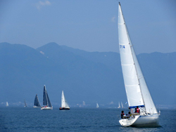 YANMAR CUP2016 in BIWAKOのヨットレースを湖上から視察