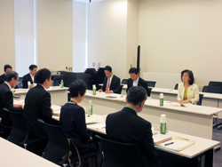 琵琶湖保全再生法およびTPPの関連項目案について説明