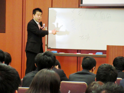 新規採用職員への訓示の様子