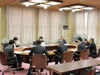 予算特別委員会の全体質疑