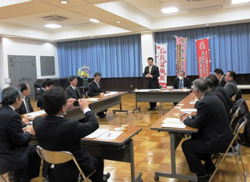 長浜市議会議員の方々と、「県土の均衡ある発展に向けて」「当面の重要課題への取組」をテーマに意見交換