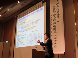 中小企業家同友会湖南支部12月例会で講演する様子