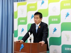 県庁での取材対応