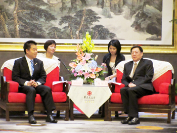 杜家毫省長と知事との会談の様子