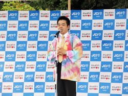 三日月知事が「SO-AIフェスタ前夜祭」でご挨拶する様子。