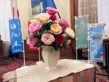 知事室に飾られた生花