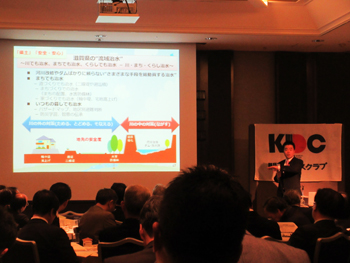 関西プレスクラブの講演会で講演する様子