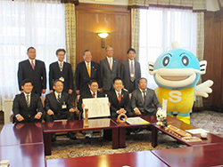 滋賀県民スポーツ大賞を受賞された皆さんとの記念写真