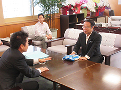環境省の望月義夫大臣との対談