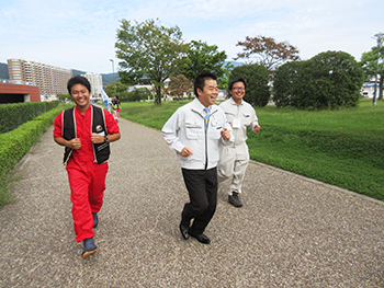 「琵琶湖外来水生植物除去大作戦」の開会式に出席