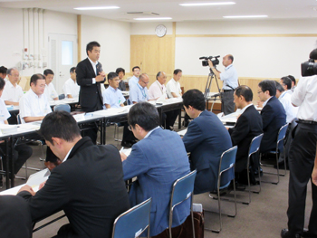 知事・近畿地方整備局長会議で発言する様子