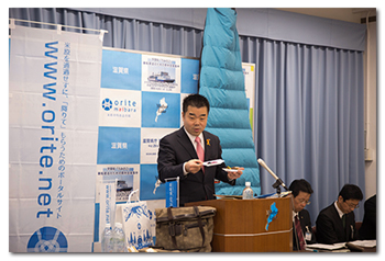 orite米原の特産品をPRする様子