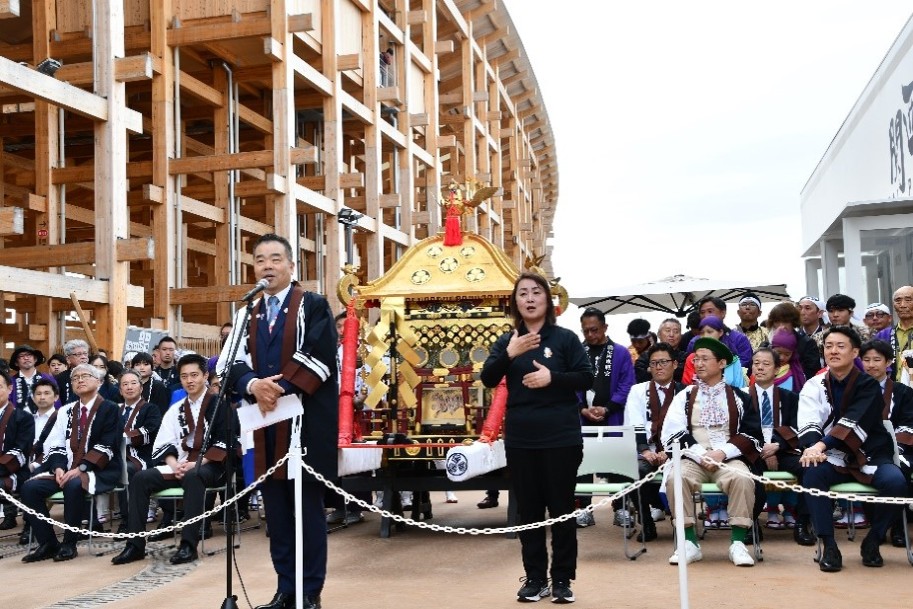 挨拶する三日月広域連合長