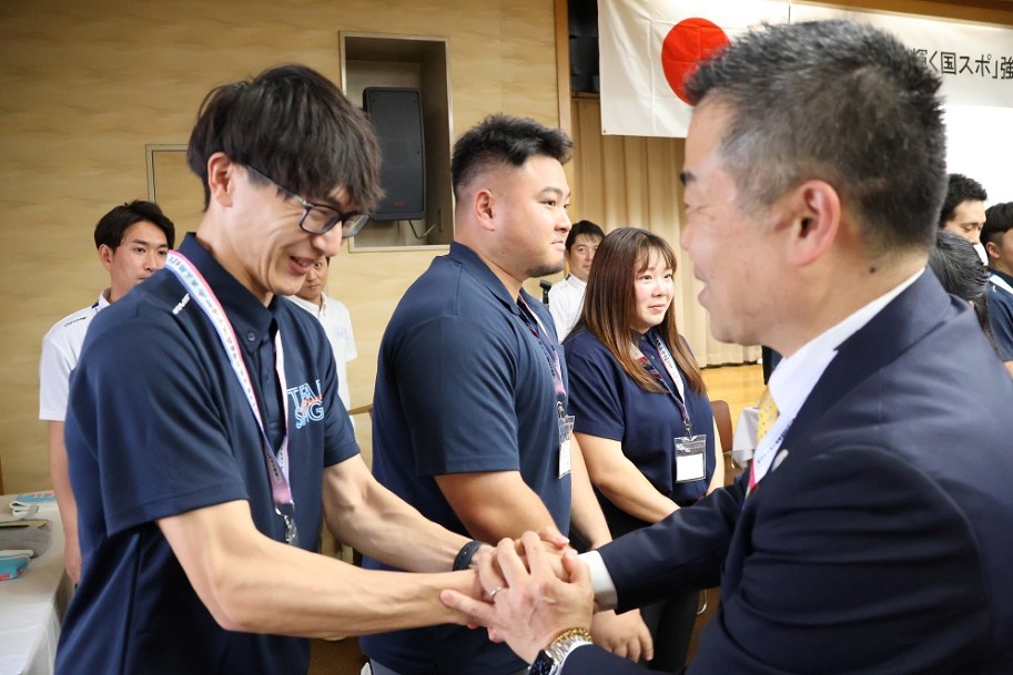 握手の様子